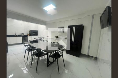 Casa à venda com 3 quartos, 130m² em Vila Carrão, São Paulo