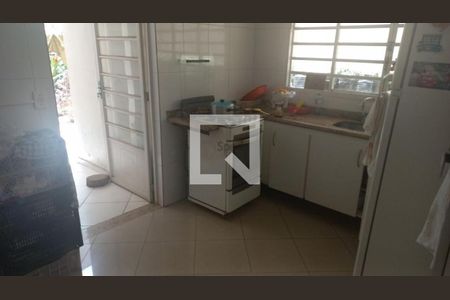 Casa à venda com 3 quartos, 240m² em Vila Carrão, São Paulo