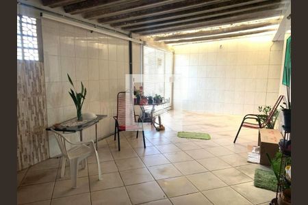 Casa à venda com 2 quartos, 200m² em Vila Carrão, São Paulo