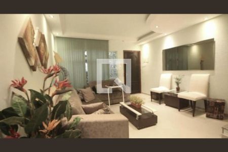 Casa à venda com 2 quartos, 93m² em Vila Carrão, São Paulo