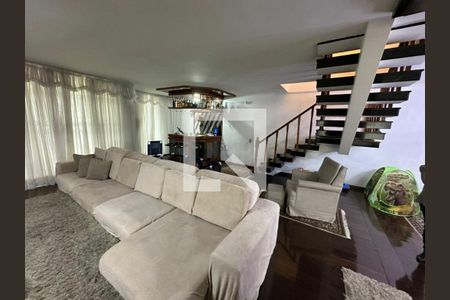 Casa à venda com 5 quartos, 510m² em Vila Carrão, São Paulo