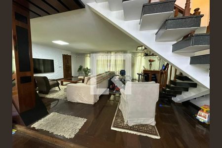 Casa à venda com 5 quartos, 510m² em Vila Carrão, São Paulo