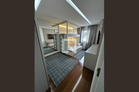 Casa à venda com 5 quartos, 510m² em Vila Carrão, São Paulo