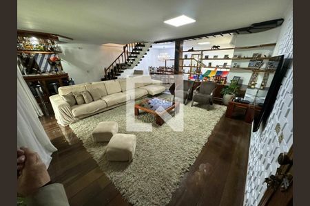 Casa à venda com 5 quartos, 510m² em Vila Carrão, São Paulo