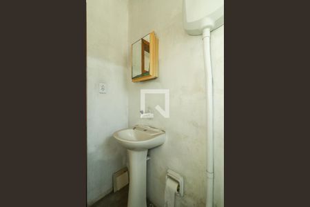 Banheiro de apartamento à venda com 2 quartos, 45m² em Santa Rosa de Lima, Porto Alegre