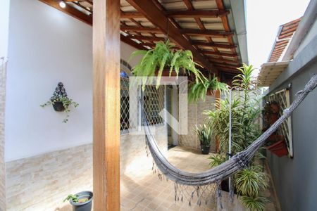 Varanda de casa à venda com 2 quartos, 144m² em Santa Monica, Belo Horizonte