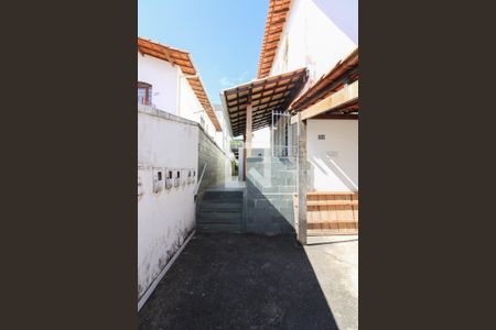 Garagem de casa à venda com 2 quartos, 144m² em Santa Monica, Belo Horizonte