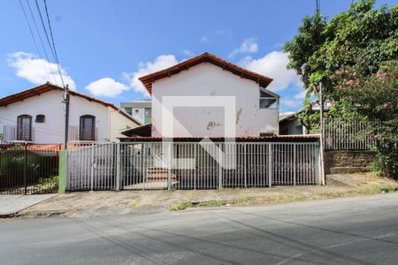 Fachada de casa à venda com 2 quartos, 144m² em Santa Monica, Belo Horizonte