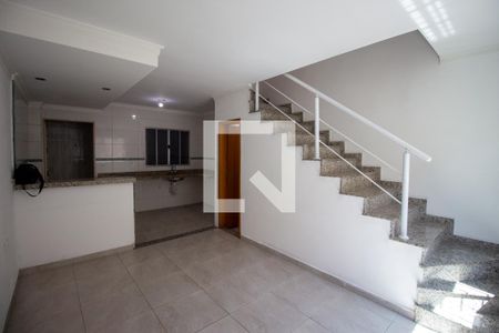 Sala de casa de condomínio para alugar com 2 quartos, 72m² em Jardim Silva Teles, São Paulo