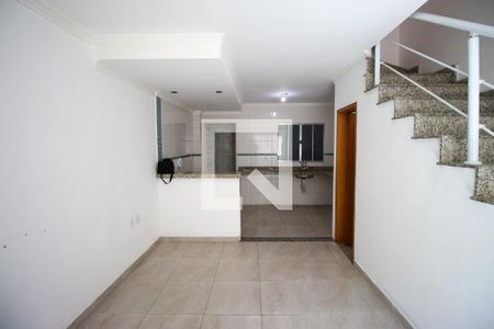 Sala de casa de condomínio para alugar com 2 quartos, 72m² em Jardim Silva Teles, São Paulo