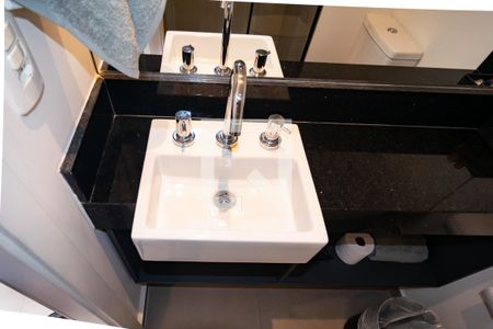 Banheiro de kitnet/studio para alugar com 0 quarto, 20m² em Bela Vista, São Paulo