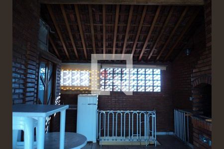 Casa à venda com 3 quartos, 200m² em Vila Tolstoi, São Paulo