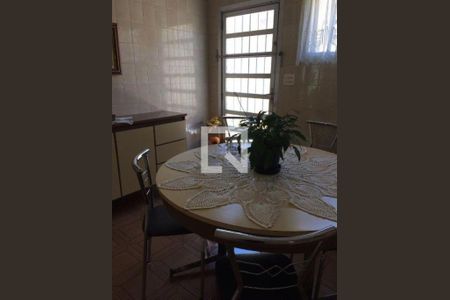 Casa à venda com 4 quartos, 280m² em Vila Carrão, São Paulo