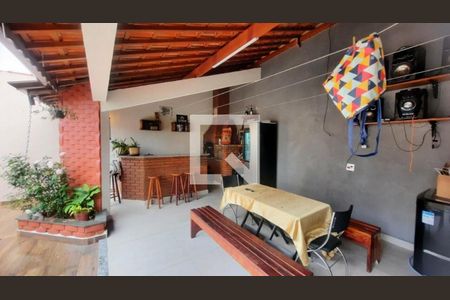 Casa à venda com 3 quartos, 241m² em Vila Carrão, São Paulo