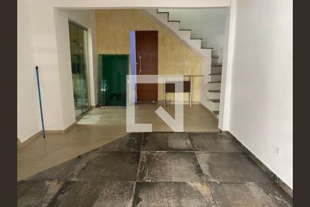Casa à venda com 3 quartos, 130m² em Vila Fernandes, São Paulo
