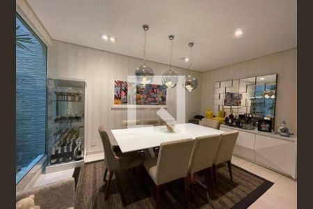 Casa à venda com 4 quartos, 250m² em Vila Carrão, São Paulo