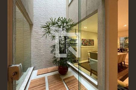 Casa à venda com 4 quartos, 250m² em Vila Carrão, São Paulo