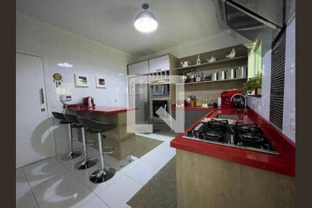 Casa à venda com 4 quartos, 250m² em Vila Carrão, São Paulo