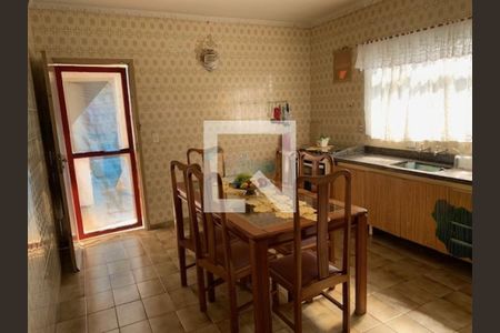 Casa à venda com 3 quartos, 210m² em Vila Carrão, São Paulo