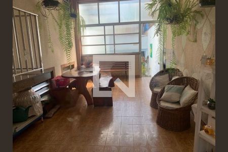 Casa à venda com 3 quartos, 210m² em Vila Carrão, São Paulo