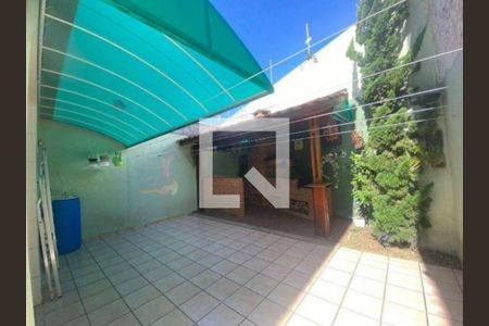 Casa à venda com 3 quartos, 159m² em Vila Carrão, São Paulo