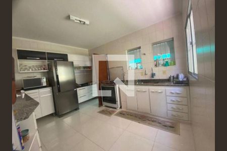 Casa à venda com 3 quartos, 159m² em Vila Carrão, São Paulo