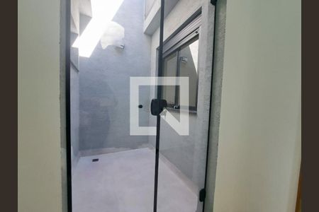 Casa à venda com 2 quartos, 105m² em Vila Carrão, São Paulo