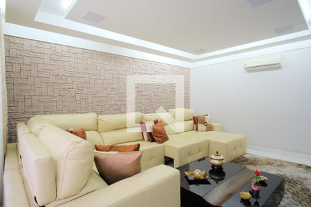 Sala de TV de casa à venda com 4 quartos, 290m² em Vila Carrão, São Paulo