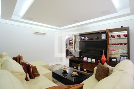 Sala de TV de casa à venda com 4 quartos, 290m² em Vila Carrão, São Paulo