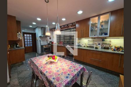 Casa à venda com 3 quartos, 442m² em Chácara Santo Antônio (Zona Leste), São Paulo