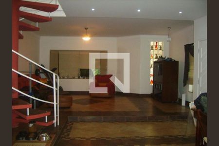 Casa à venda com 4 quartos, 211m² em Vila Carrão, São Paulo