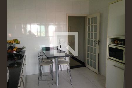Casa à venda com 3 quartos, 210m² em Vila Guilhermina, São Paulo