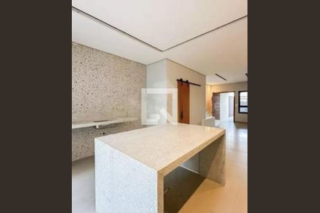Casa à venda com 4 quartos, 150m² em Vila Carrão, São Paulo