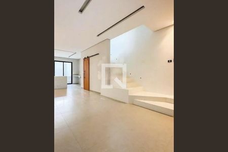 Casa à venda com 4 quartos, 150m² em Vila Carrão, São Paulo