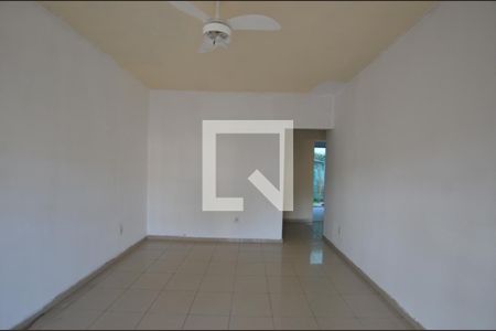 Sala de apartamento para alugar com 2 quartos, 70m² em Vila Valqueire, Rio de Janeiro