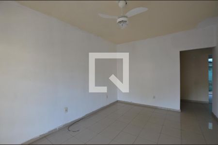 Sala de apartamento para alugar com 2 quartos, 70m² em Vila Valqueire, Rio de Janeiro