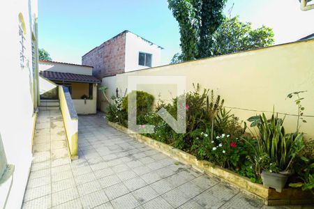 Quintal de casa à venda com 4 quartos, 301m² em Nacional, Contagem