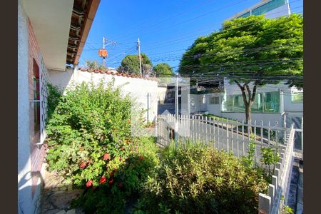 Área externa de casa à venda com 3 quartos, 200m² em Concórdia, Belo Horizonte