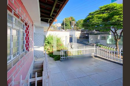 Área externa de casa à venda com 3 quartos, 200m² em Concórdia, Belo Horizonte