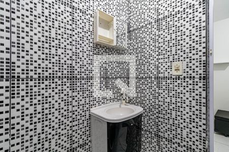 Banheiro de kitnet/studio para alugar com 1 quarto, 15m² em Vila Sao Luis, São Paulo