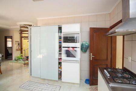 Cozinha de casa para alugar com 3 quartos, 320m² em Vila Pedra Branca, São Paulo