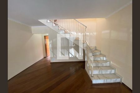 Sala de casa para alugar com 3 quartos, 143m² em Jardim Vila Galvao, Guarulhos