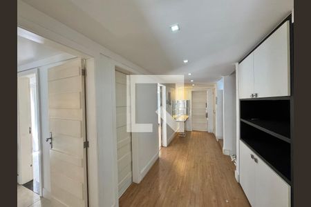 Sala de casa de condomínio para alugar com 6 quartos, 550m² em Barra da Tijuca, Rio de Janeiro