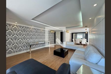 Sala de casa de condomínio para alugar com 6 quartos, 550m² em Barra da Tijuca, Rio de Janeiro