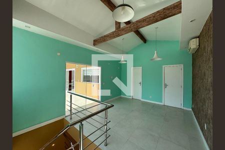 Sala de casa de condomínio para alugar com 6 quartos, 550m² em Barra da Tijuca, Rio de Janeiro