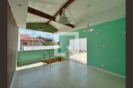 Sala de casa de condomínio para alugar com 6 quartos, 550m² em Barra da Tijuca, Rio de Janeiro