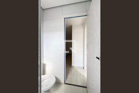 Banheiro de apartamento para alugar com 1 quarto, 26m² em São Domingos, São Paulo