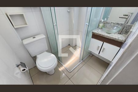 Banheiro de apartamento para alugar com 1 quarto, 50m² em José Menino, Santos