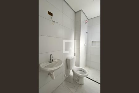 Banheiro de apartamento para alugar com 2 quartos, 39m² em Vila Mangalot, São Paulo