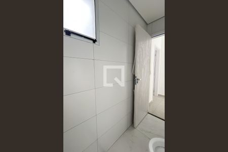 Banheiro de apartamento para alugar com 2 quartos, 39m² em Vila Mangalot, São Paulo
